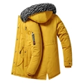 Detailweergave gele parka voor heren met imitatiebontkraag en decoratieve mouwpatch - 3XL / Geel