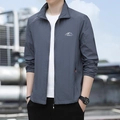 Veste de protection solaire grise légère pour hommes avec col montant et logo de montagne - M / gris foncé