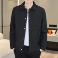 Schmal geschnittene schwarze Herrenhemdjacke mit feiner Struktur und Brusttasche - M / Schwarz