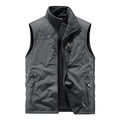 Dunkelgraue Herren-Winterweste mit dickem Fleece-Futter und mehreren Reißverschlusstaschen - M / Grau