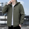 Giacca uomo in pile con cappuccio verde oliva e tasche funzionali con cerniera esterna - M / Verde Militare