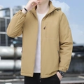 Giacca da uomo kaki foderata in pile con cappuccio e patch tigre decorativo - M / Cachi