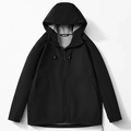 Wasserfeste schwarze Softshell-Outdoorjacke mit Kapuze, Reißverschluss und Kordelzug - M / Dämmerungsschwarz
