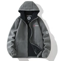 Giacca in pile grigia da uomo con cappuccio, zip integrale e toppe ricamate - XS / Grigio