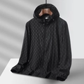 Veste de protection solaire noire pour homme avec motif monogramme et capuche réglable - M / Noir