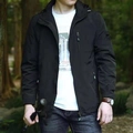 Zwarte heren outdoor windjack met capuchon, multi-pocket design en wandeluitrusting - M / Zwart
