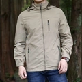 Heren outdoor jas met capuchon in kaki kleur met diverse zakken en winddicht materiaal - M / Khaki