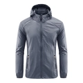 Lichtgrijs windjack met capuchon voor heren met ritszakken en outdoor adventure-printopdruk - M / donkergrijs