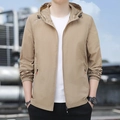 Veste légère de protection solaire à capuche pour hommes kaki avec imprimé aventure - M / Khaki
