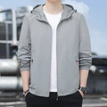 Veste pare-soleil légère à capuche pour homme en gris pour activités de plein air - M / Gris clair