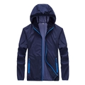 Donkerblauwe zonbeschermende hoodie voor heren met contrastritsen en elastische boorden - M / Donkerblauw