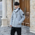 Giacca da uomo grigio chiaro con cappuccio e fodera in pile nero con chiusura a zip - M / Grigio
