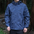 Coupe-vent extérieur bleu camouflage pixel pour hommes avec capuche et détails logo - M / Bleu