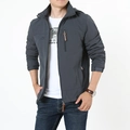 Chaqueta térmica de invierno gris oscuro para hombre con capucha y detalles funcionales - M / Gris