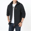 Chaqueta térmica de invierno para hombre en negro con capucha y varios bolsillos con cremallera - M / Negro
