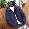 Chaqueta cortavientos azul oscuro para hombre con capucha y bolsillos múltiples, impermeable - L / Azul oscuro