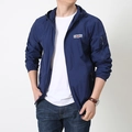 Herren Outdoor Windjacke in Dunkelblau mit Kapuze, leichtes und atmungsaktives Material - M / Schwarz