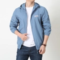 Veste à capuche légère bleu clair pour homme avec protection UV et tissu respirant - M / Bleu lac
