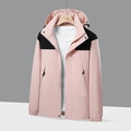 Giacca a vento outdoor con cappuccio in design a contrasto rosa e nero per unisex - XS / Rosa