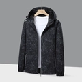 Chaqueta cortavientos de camuflaje impermeable con estampado de hojas para senderismo - S / Negro