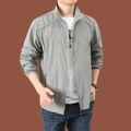 Herren Sommer Windjacke in Grau, locker geschnitten mit Stehkragen und Sonnenschutzfunktion - M / Hellgrau Einfarbig