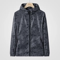 Veste légère grise de protection solaire pour homme avec imprimé feuilles et capuche - M / Gris Foncé Érable