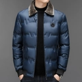 Chaqueta de invierno azul oscuro para hombre con cuello de pelo gris y acolchado - M / Azul oscuro