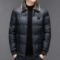 Chaqueta de invierno para hombre en azul grisáceo con cuello de pelo sintético y logo - M / Negro