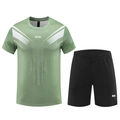 Sportset für Herren mit grünem RUN T-Shirt und schwarzen, schnell trocknenden Shorts - M / Grasgrün