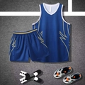Set basket da uomo blu scuro con motivi a fulmine gialli e pantaloncini abbinati - M / Blu
