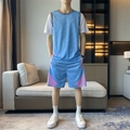 Ensemble de basket deux pièces bleu clair pour homme avec haut à effet superposé - M / Bleu ciel