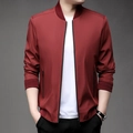 Chaqueta casual clásica para hombre en color burdeos oscuro con cuello béisbol y puños acanalados - M / Rojo