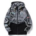 Giacca da uomo con cappuccio stile street con stampa grafica grigia e patchwork nero - M / Verde Menta