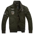 Legergroene bomberjack in militaire stijl met geborduurde patches en geribbelde boorden - M / Groen