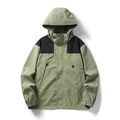 Giacca outdoor da uomo con cappuccio verde oliva e nero e colletto antivento - XS / Verde