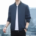Chaqueta bomber para hombre azul marino con cuello acanalado negro y estilo urbano - M / Azul