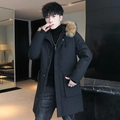 Parka nero da uomo con cappuccio bordato di pelliccia e tasche stile cargo - M / Nero