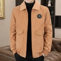 Herren Cordjacke in Hellbraun mit Lammfellkragen, TOP-Patch und Klapptaschen - M / Erdgelb