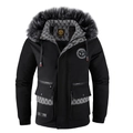 Detailopname van winterparka met kunstbontkraag en geborduurde badge op de borstpartij - M / Zwart