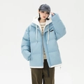 Hellblaue Herren Steppjacke mit weißer Kapuze im Lagenlook und lockerer Passform - S / Hellblau