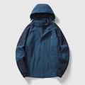 Giacca outdoor blu scuro impermeabile con cappuccio e design antivento e logo sportivo - L / Stile Uomo / Blu Denim