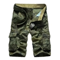 Pantalones cortos cargo de camuflaje para hombre en verde con multibolsillos y cinturón - EU 29 / Camuflaje Verde Militar