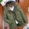 Parka invernale da uomo verde militare con fodera in pile e dettagli tasca - M / Verde Militare