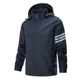 Giacca a vento blu navy da uomo con cappuccio, dettaglio a tre strisce e tessuto impermeabile - M / Blu scuro
