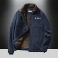 N1 Deckjacke für Herren in Dunkelblau mit braunem Fleece und A.R.M.Y. Print Outdoor - M / Dunkelblau