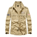 Herren-Arbeitshemd aus khakifarbenem Baumwollstoff im Militärstil mit Armee-Abzeichen - 6XL / Khaki