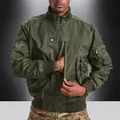 Chaqueta bomber verde militar con parches tácticos, cuello alto y puños acanalados - S / Verde Militar
