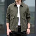 Herren Bomberjacke aus Baumwolle in Armeegrün mit Cargotaschen und Rippbündchen - M / Armeegrün