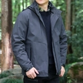 Dunkelgraue 3-in-1 Herren-Winterjacke mit Kapuze und verstellbaren Bündchen im Wald - M / Dunkelgrau