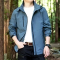 Chaqueta casual de hombre con capucha, resistente al viento y al agua en gris azulado - M / Azul Lago